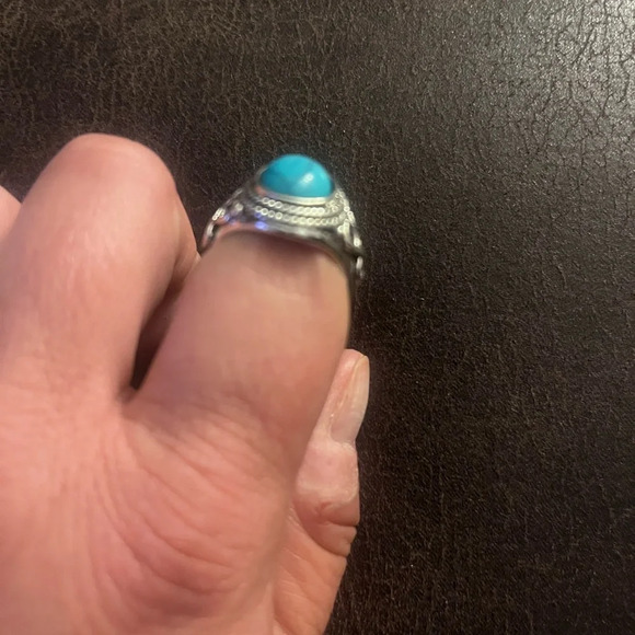 Jt* New! Gorgeous Silvertone with Turquoise Stone Ring - Picture 3 of 4